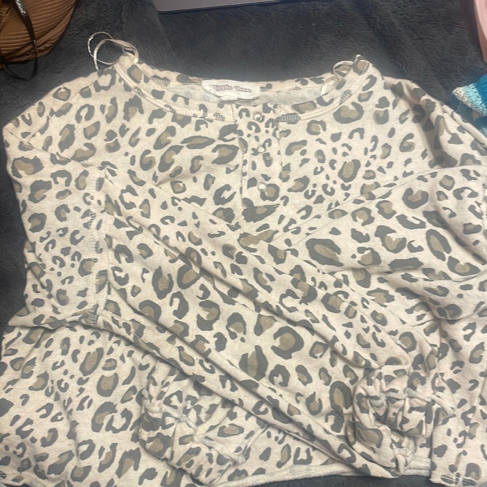 Hippie rose, long sleeve cheetah print crop top